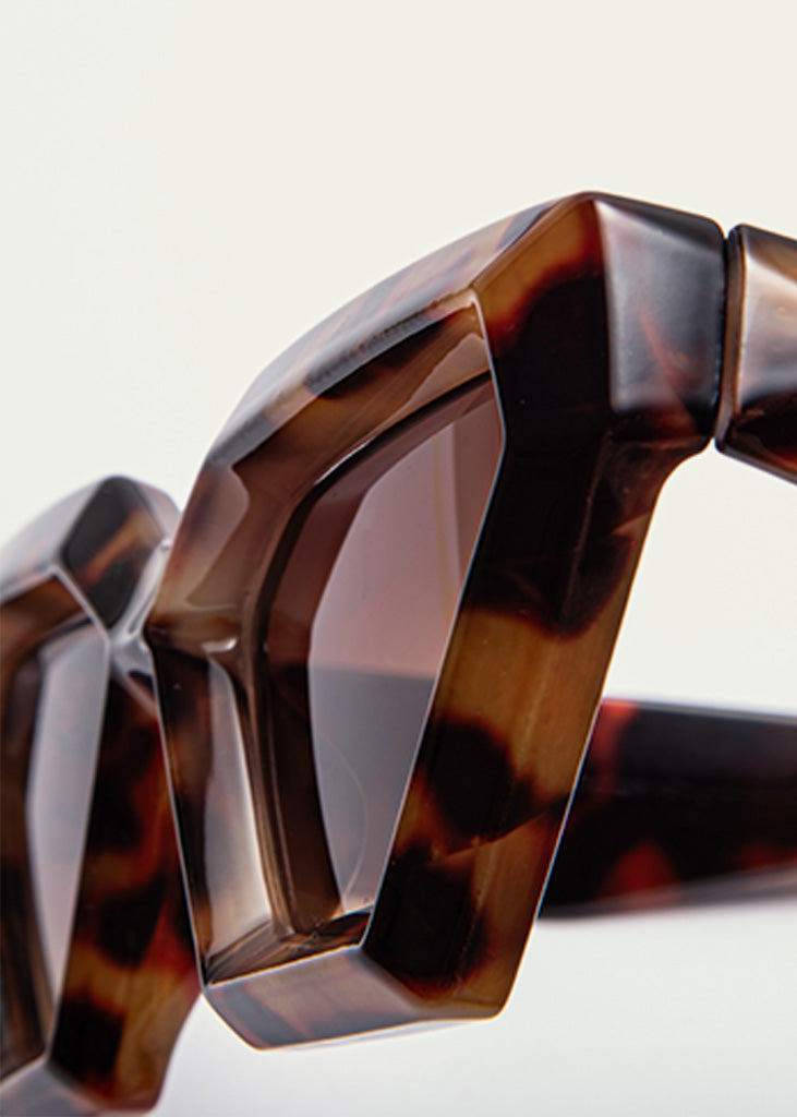 sybaria; sybaria sunglasses; POSITANO sunglasses (HAVANA & MOCHA); Geometric & Cat Eye; Geometric & Cat Eye luxury; premium unisex eyewear; ultralight polycarbonate eyewear; Mocha Gradient UV400 lenses; high fashion eyewear; chromotherapy eyewear;